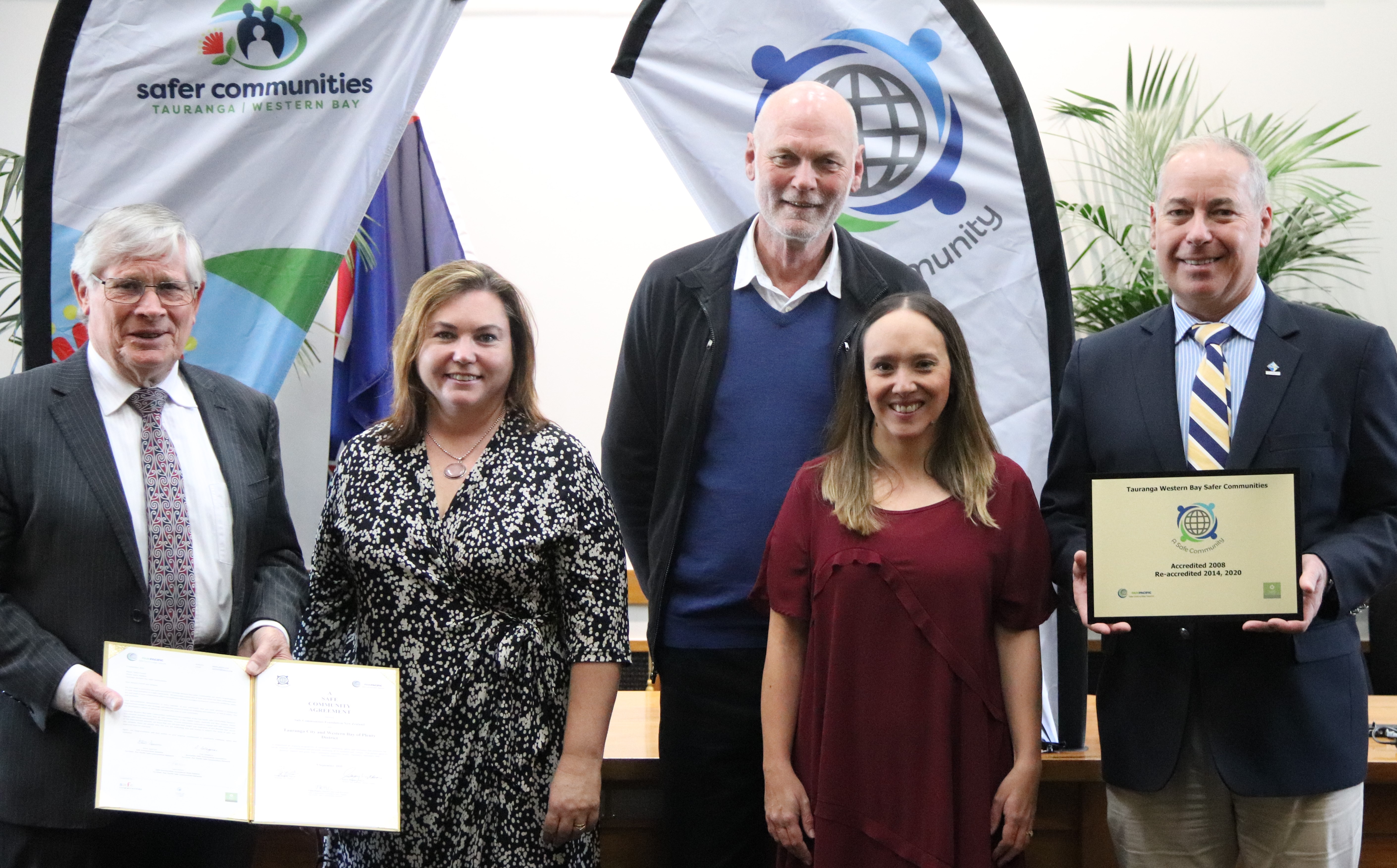 Western Bay Mayor Garry Webber and Tauranga City Mayor Tenby Powell with Safe Communities Foundation NZ Tania Peters (second from left) and Michael Mills (centre) and Alana Rapson Community Development Advisor Safer Communities (second from right)