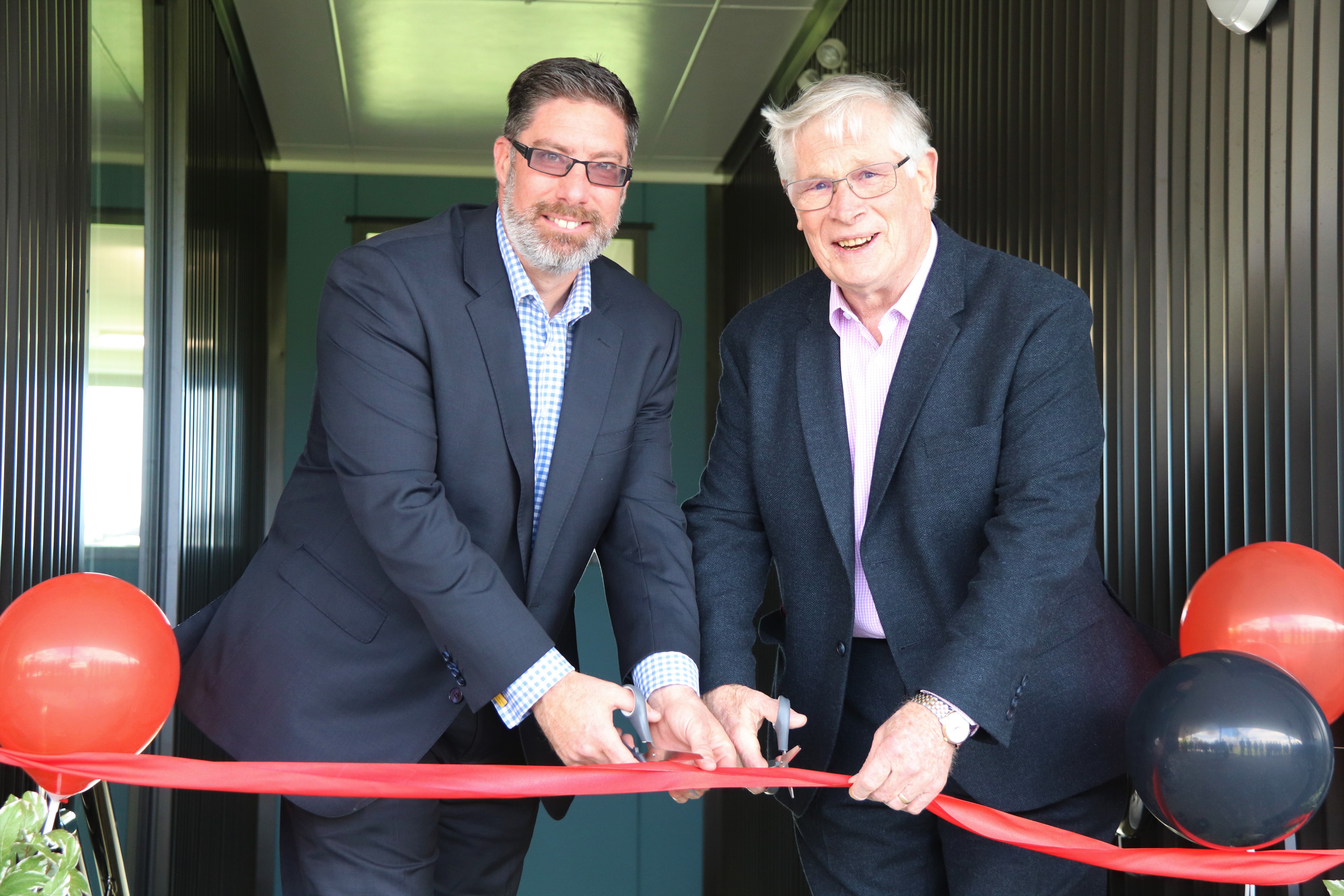 Omokoroa Sports and Recreation Society Chair Richard Gerrish and Western Bay Mayor Garry Webber officially open the Omokoroa Sports Pavilion. 