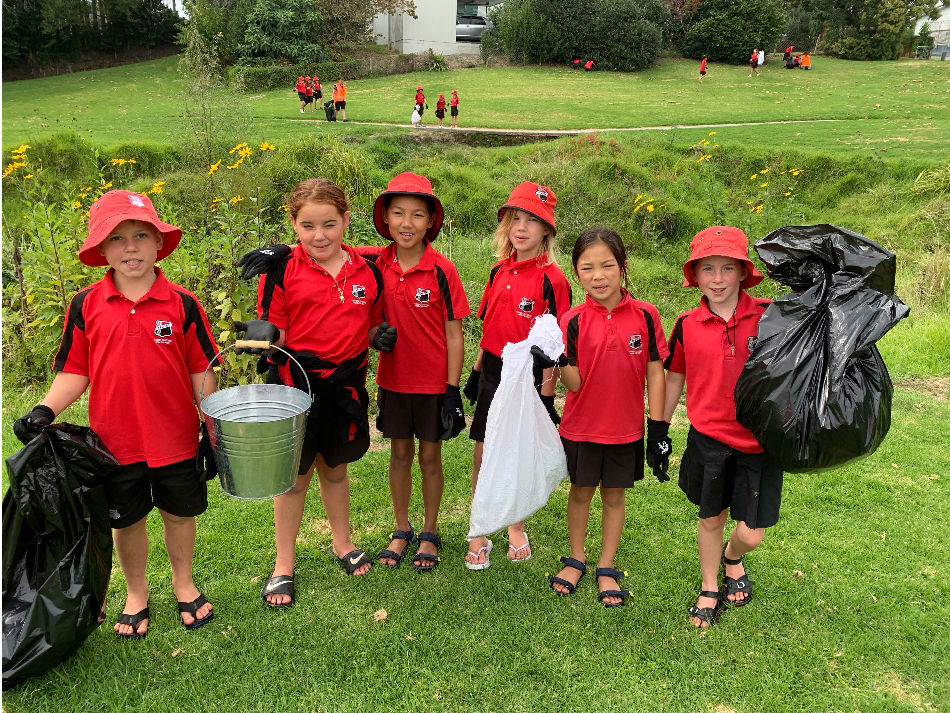 Kids help to clean up Donovan Park